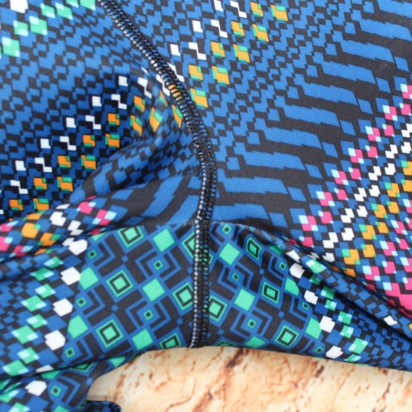 Fila | Crazy Pattern Multi Color Capri Leggings - Picture 4 of 9